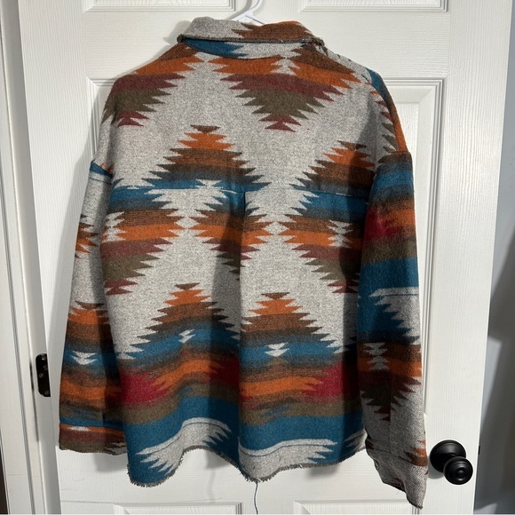 Mulla "Jackson" shacket, size Sm., Aztec print, hi-lo, raw edge, blue/rust - Picture 6 of 9